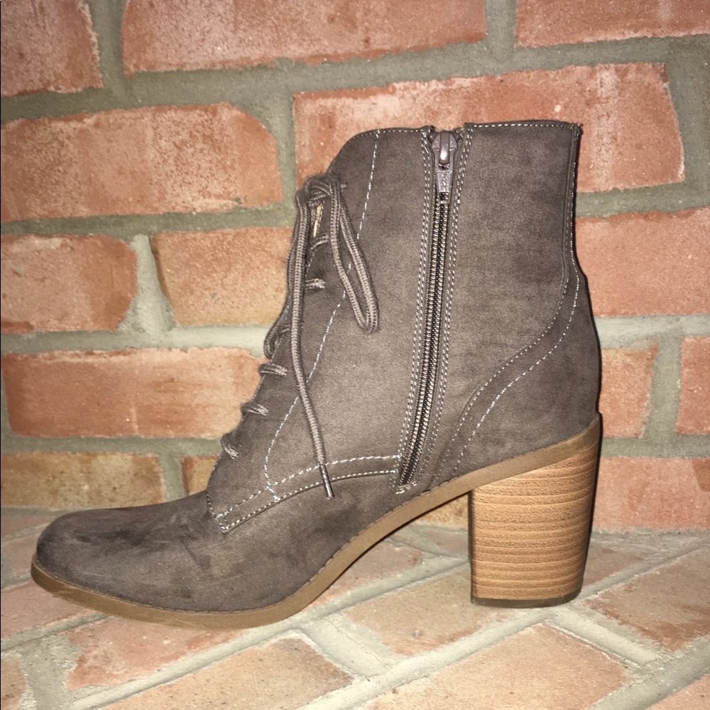 Universal Thread Boots size 12